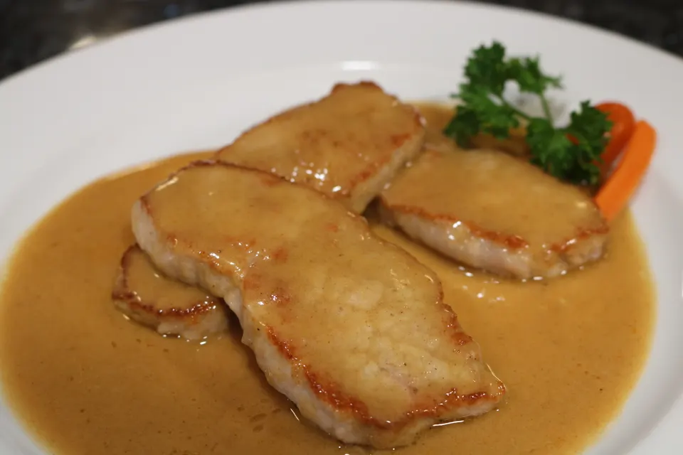 Pork escalope in gravy