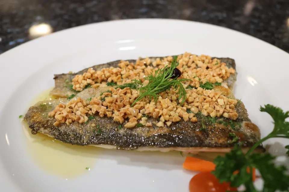 Trout fillet with almonds